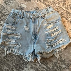 DISTRESSED VINTAGE LEVIS HIGH WAIST DENIM SHORTS